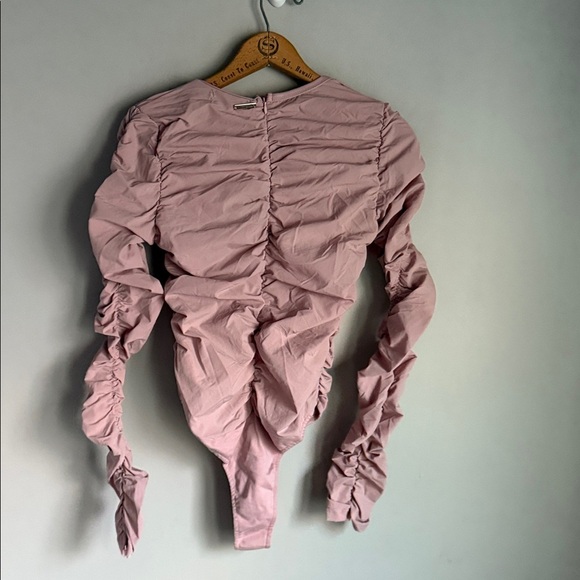 NEW Manière De Voir pink ruched long sleeve bodysuit 6 - Picture 3 of 9